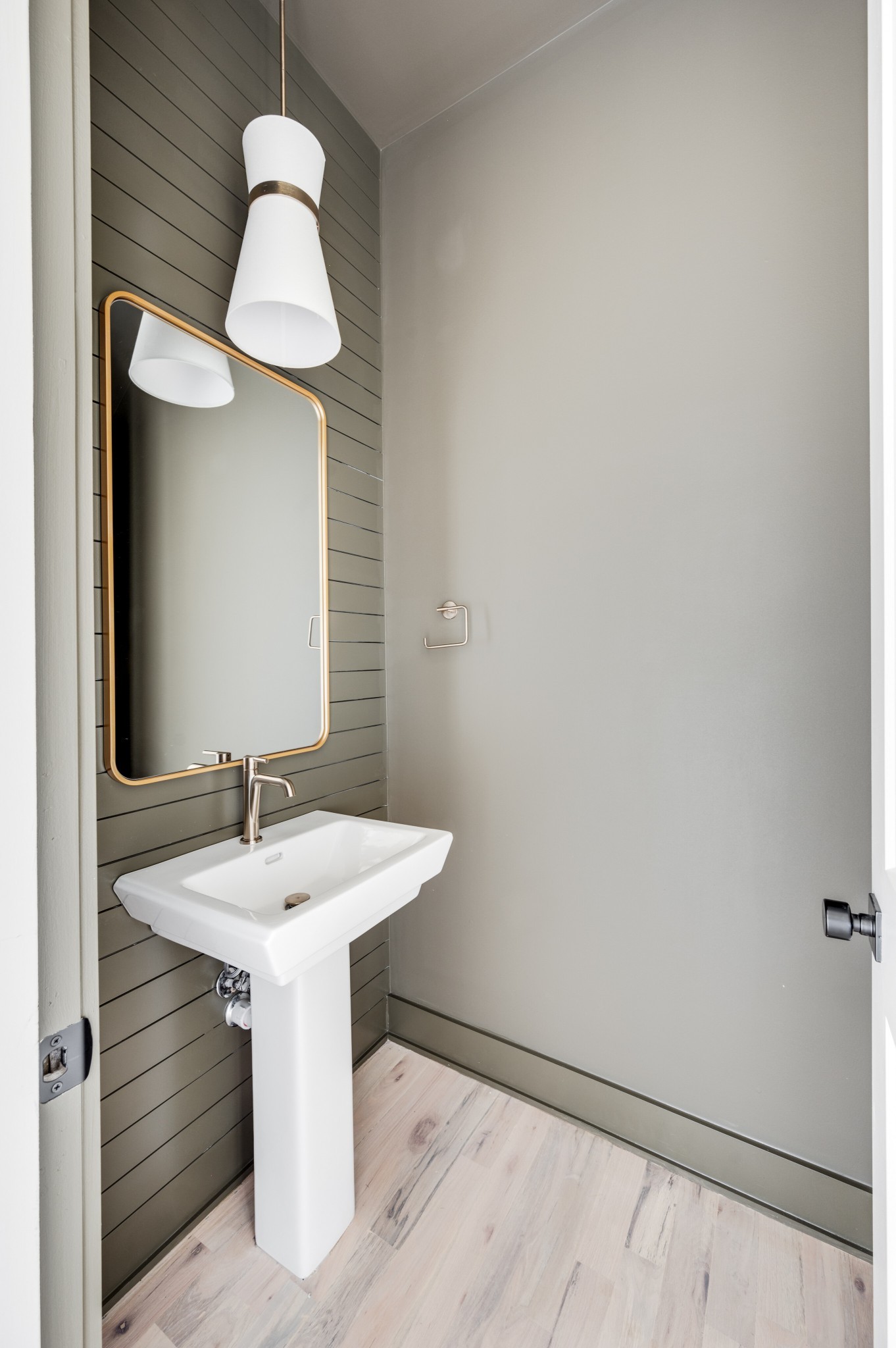 552 Whispering Hills Dr