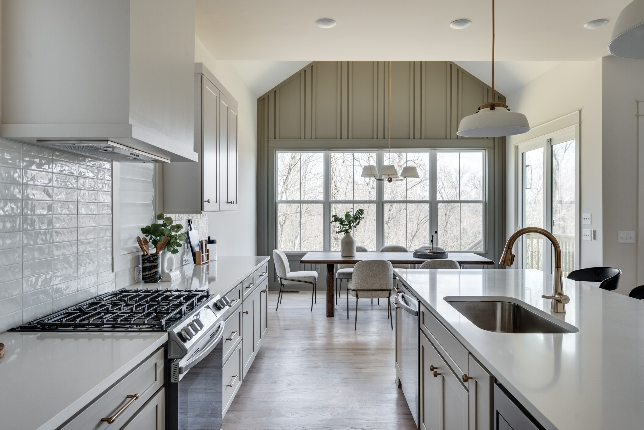 552 Whispering Hills Dr