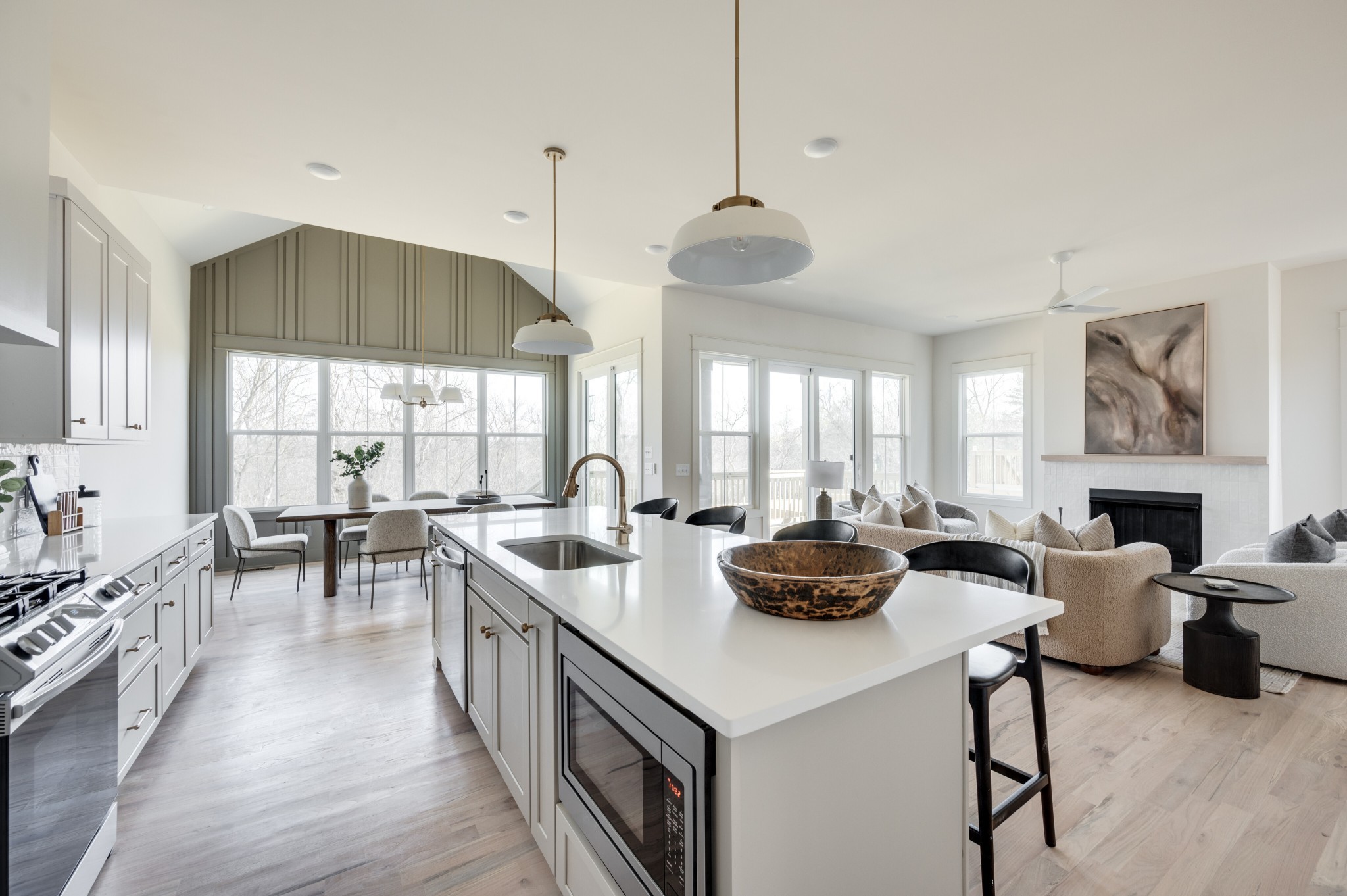 552 Whispering Hills Dr