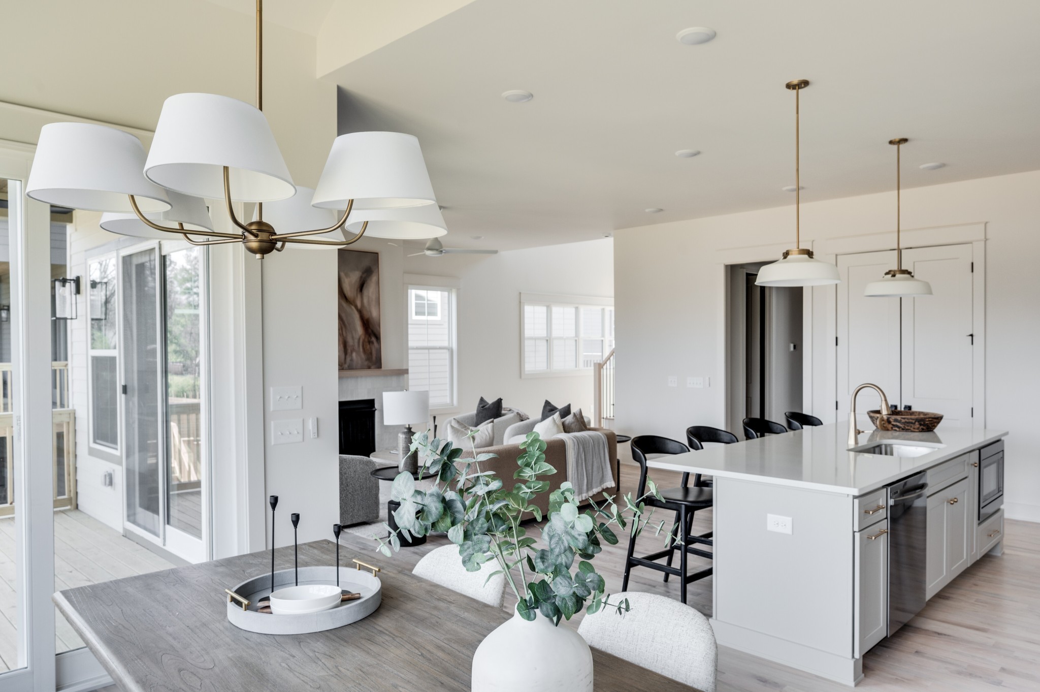 552 Whispering Hills Dr