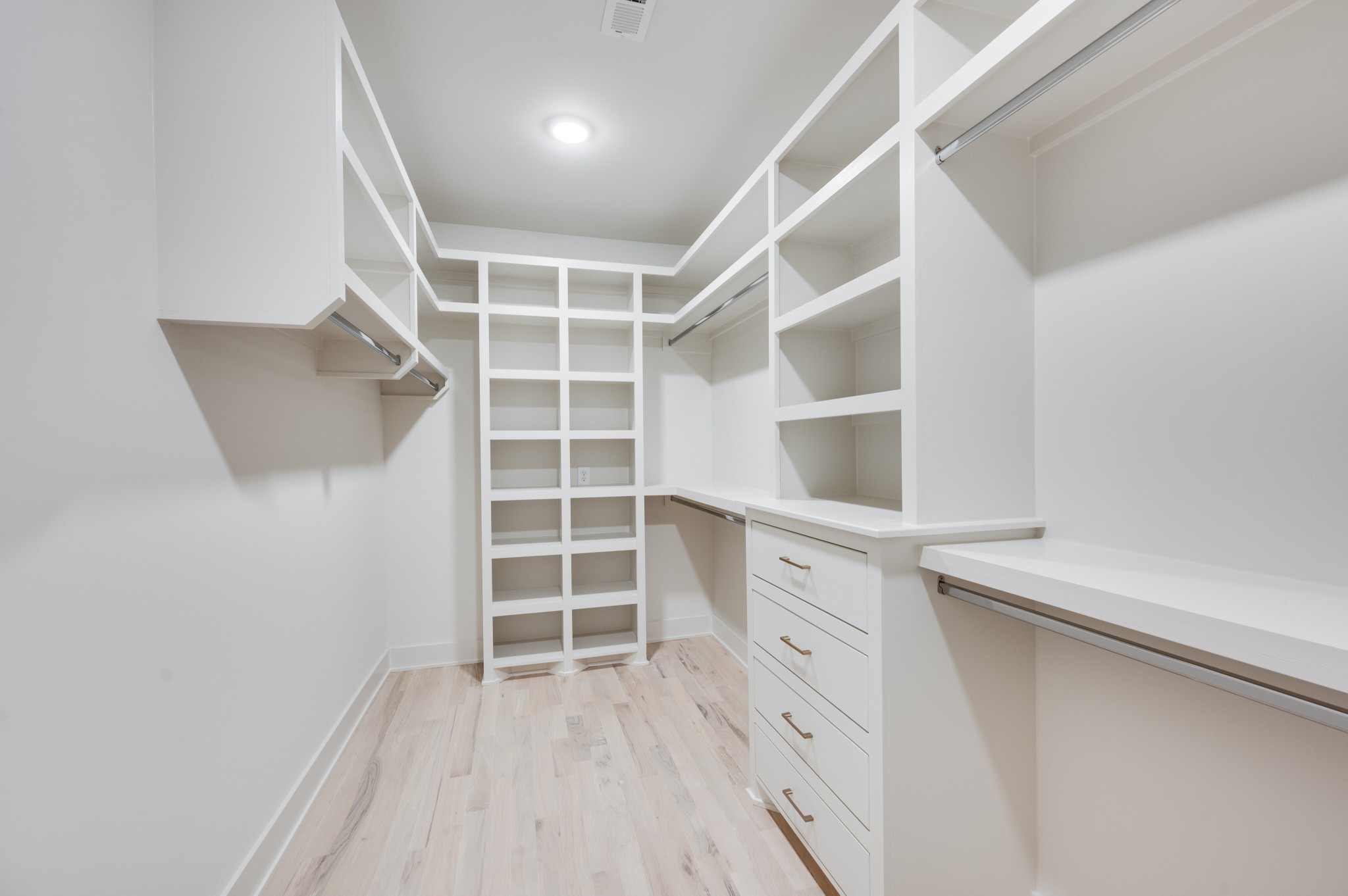 552 Whispering Hills Dr