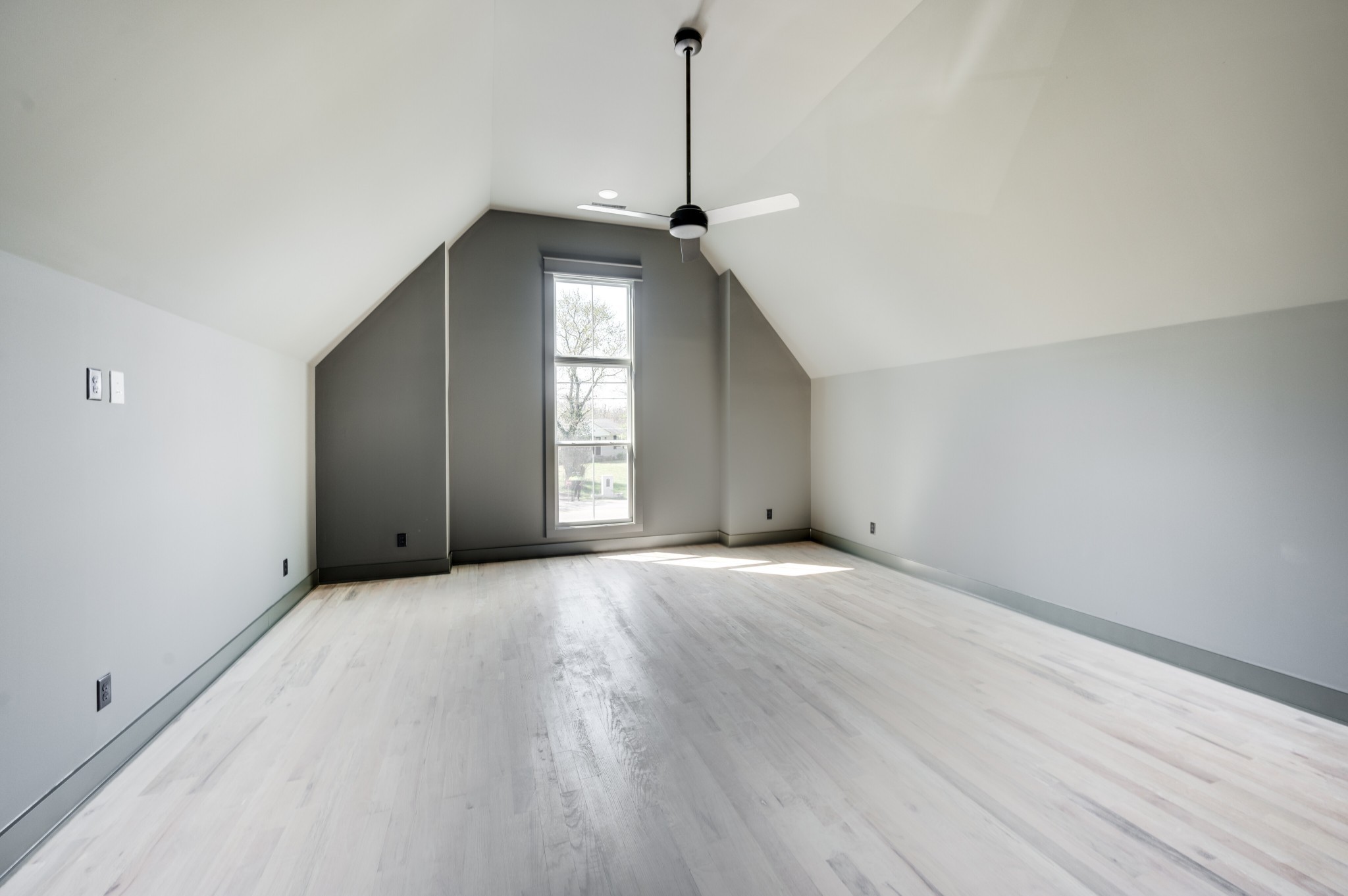 552 Whispering Hills Dr