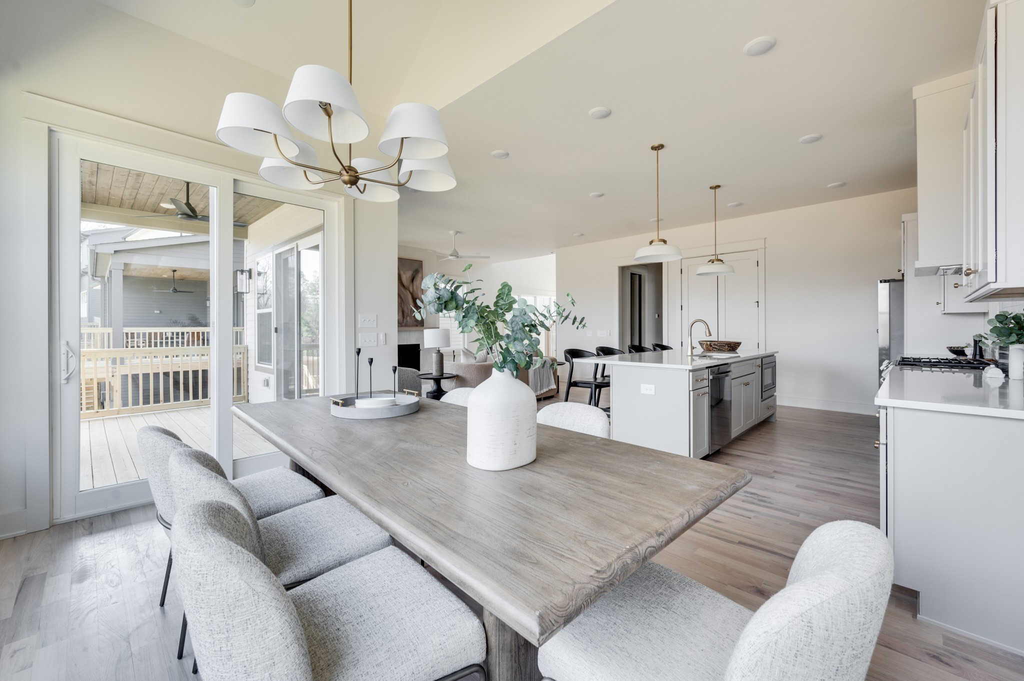 552 Whispering Hills Dr