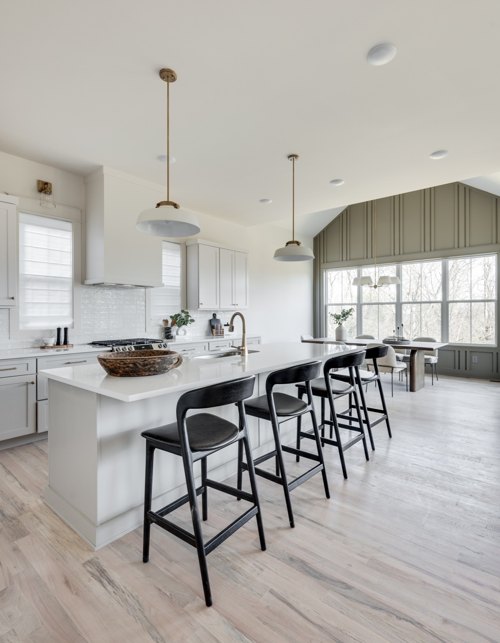 552 Whispering Hills Dr