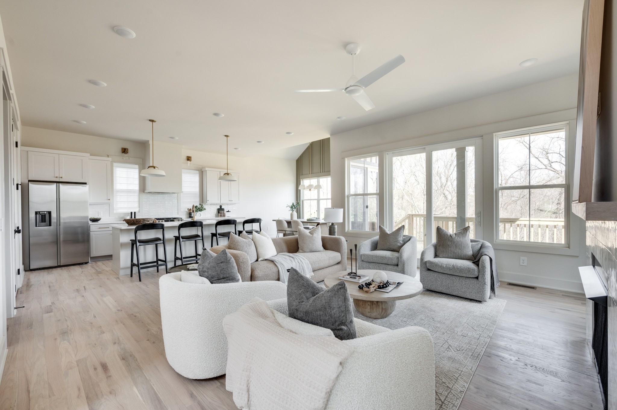 552 Whispering Hills Dr