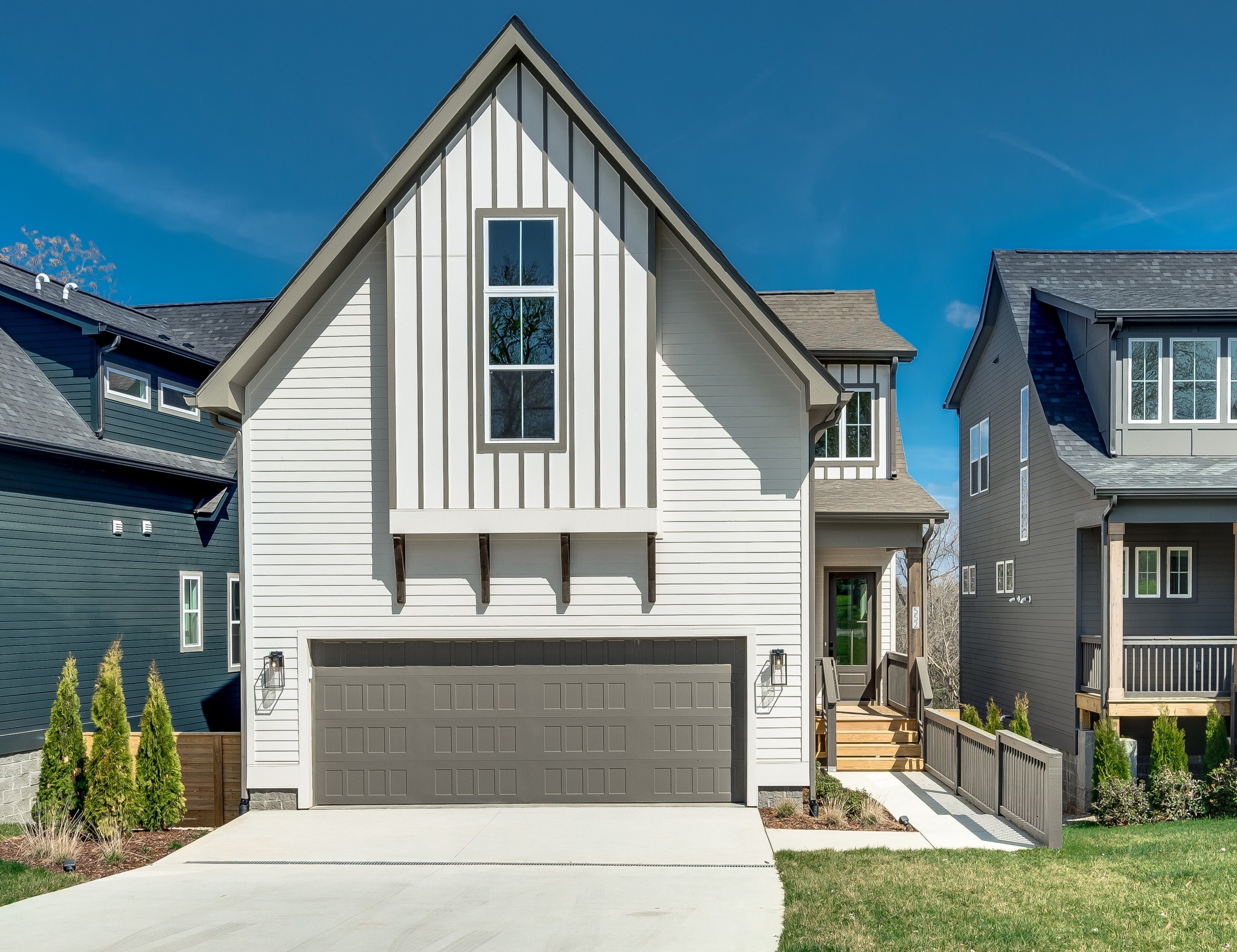 552 Whispering Hills Dr