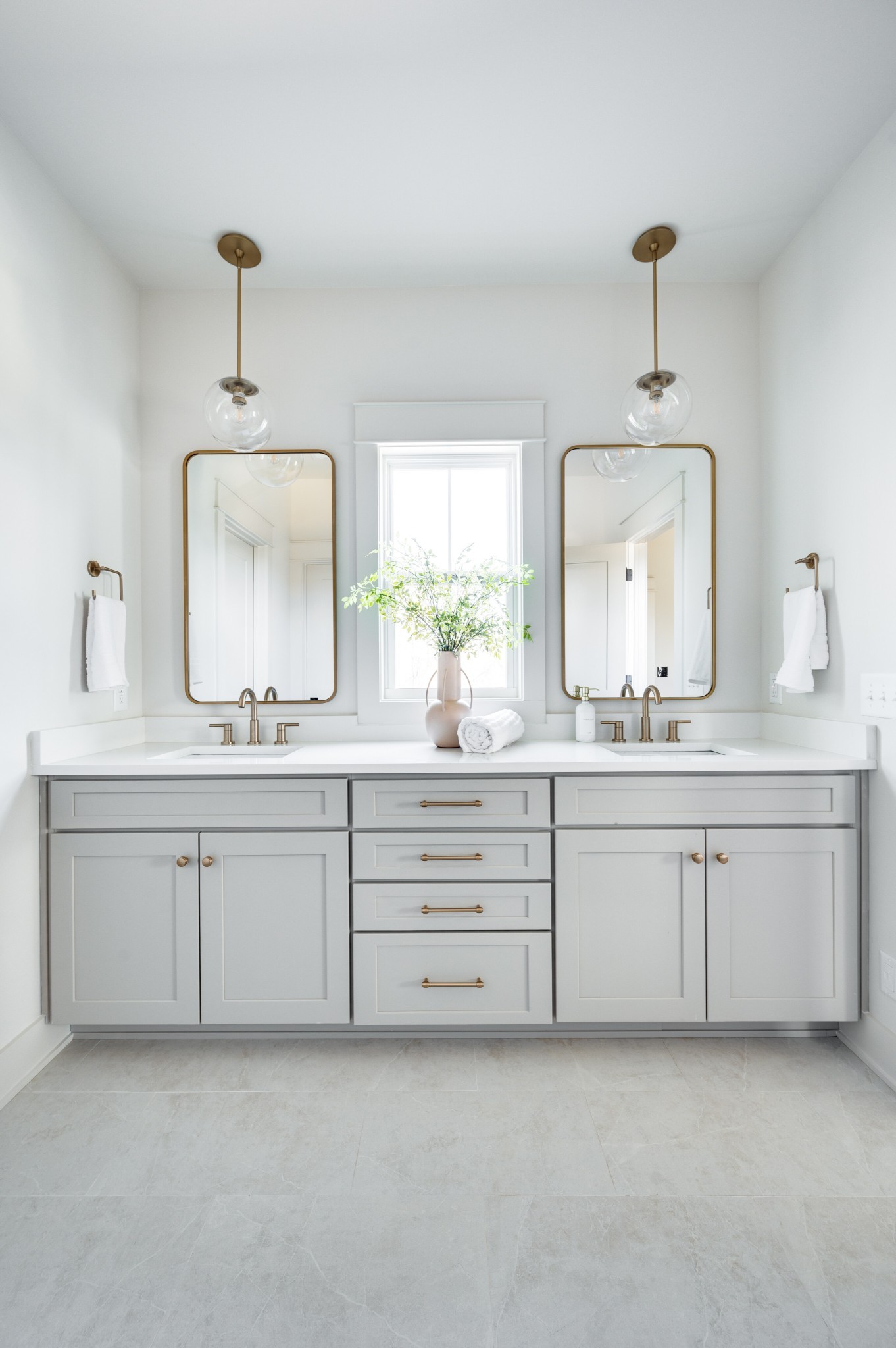 552 Whispering Hills Dr