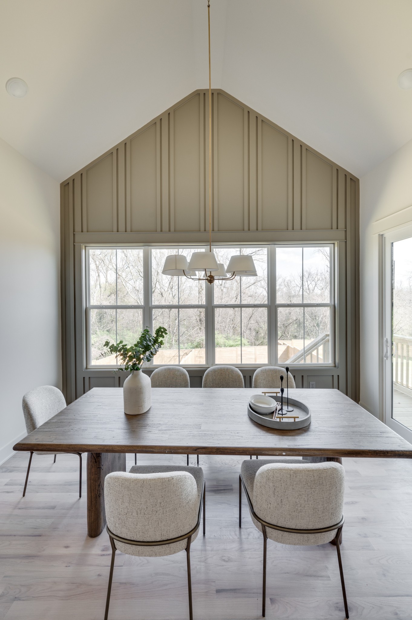 552 Whispering Hills Dr