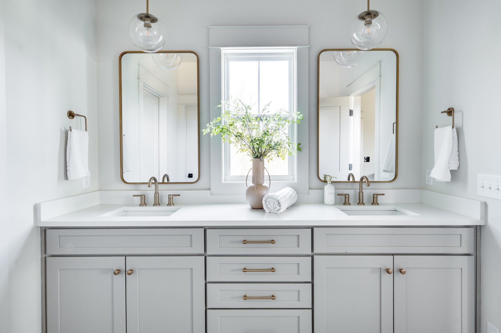 552 Whispering Hills Dr