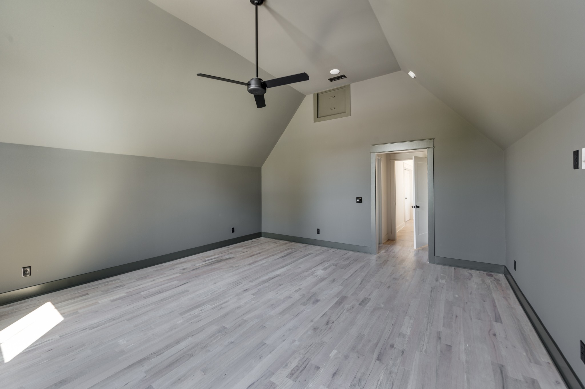 552 Whispering Hills Dr