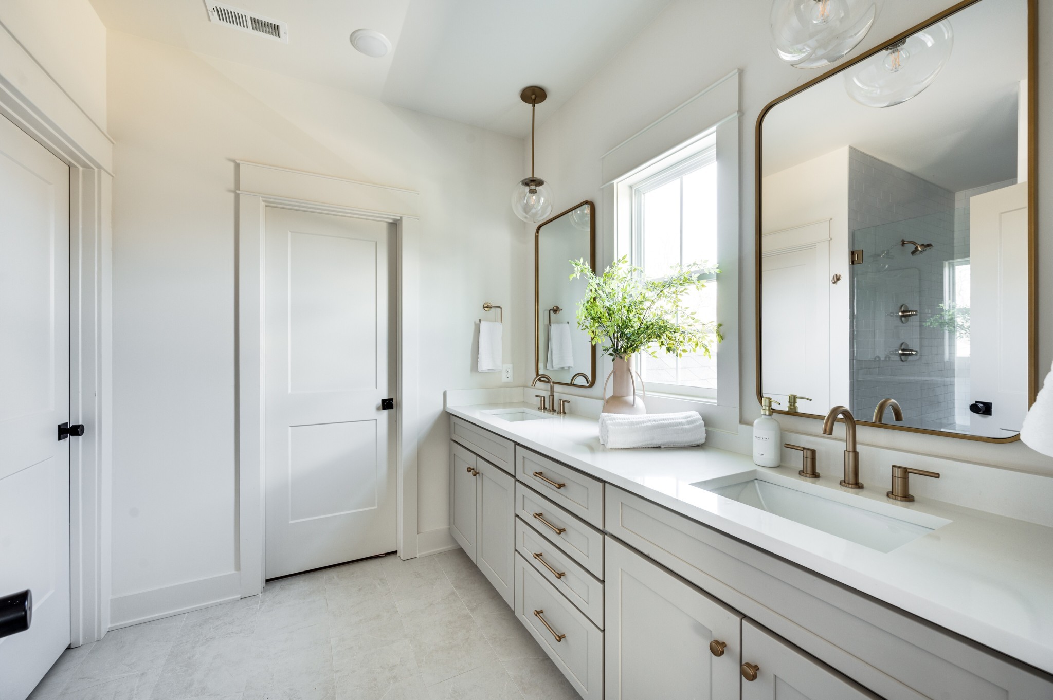 552 Whispering Hills Dr