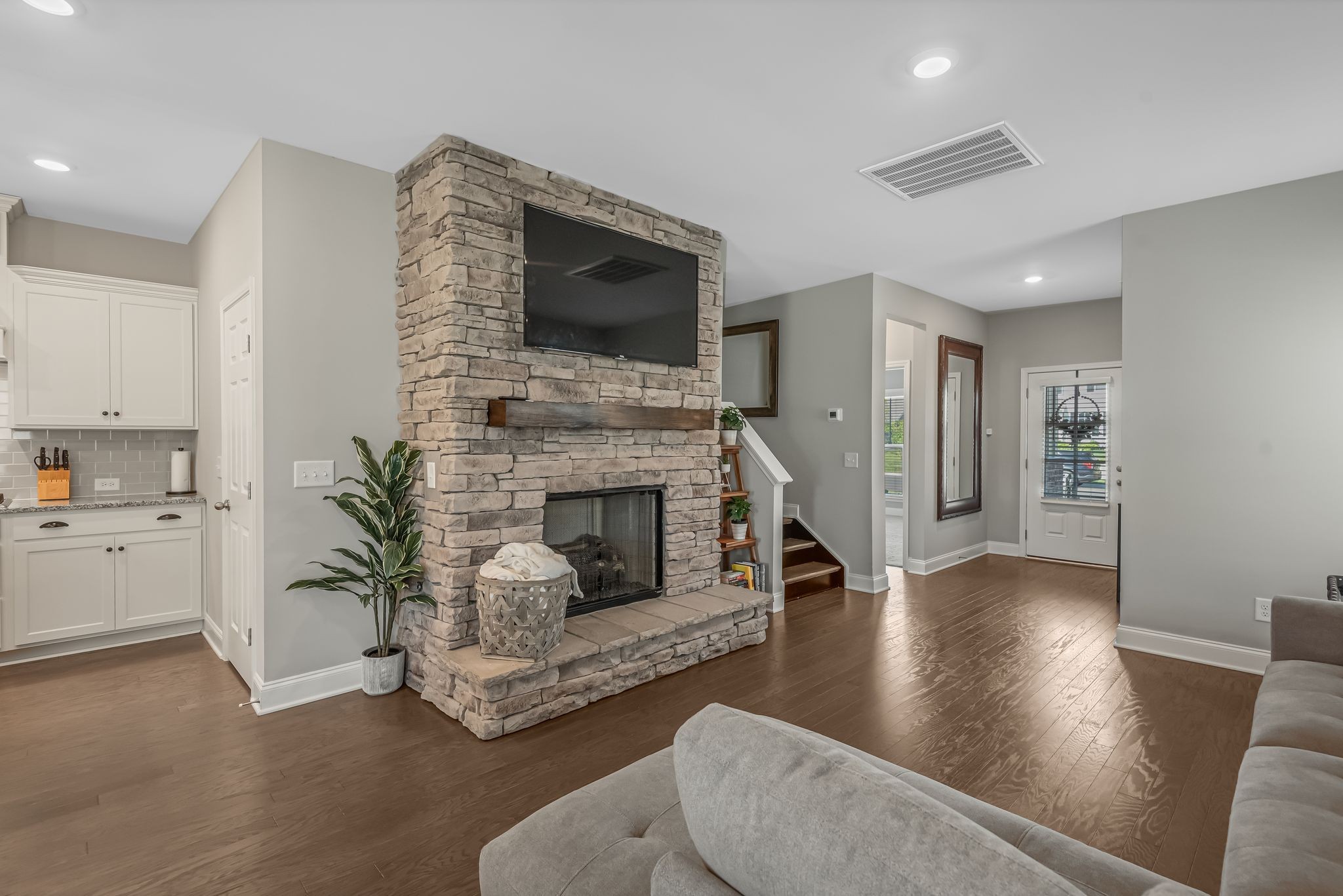 903 Nance Ln