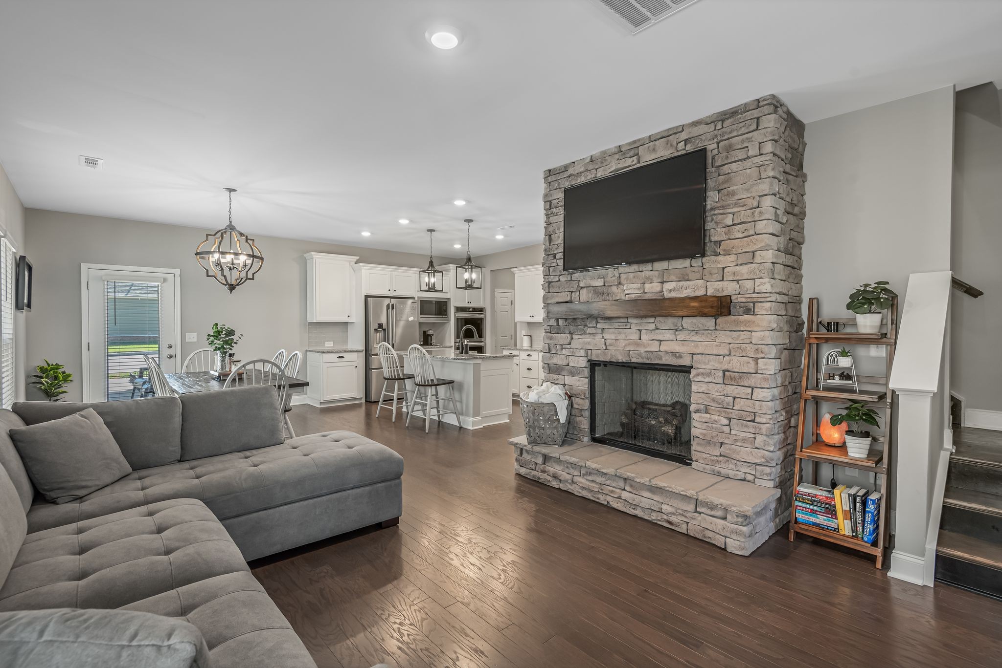 903 Nance Ln