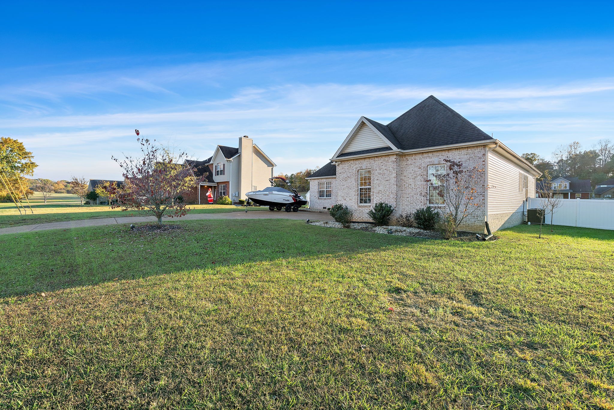 609 Gunn Ln