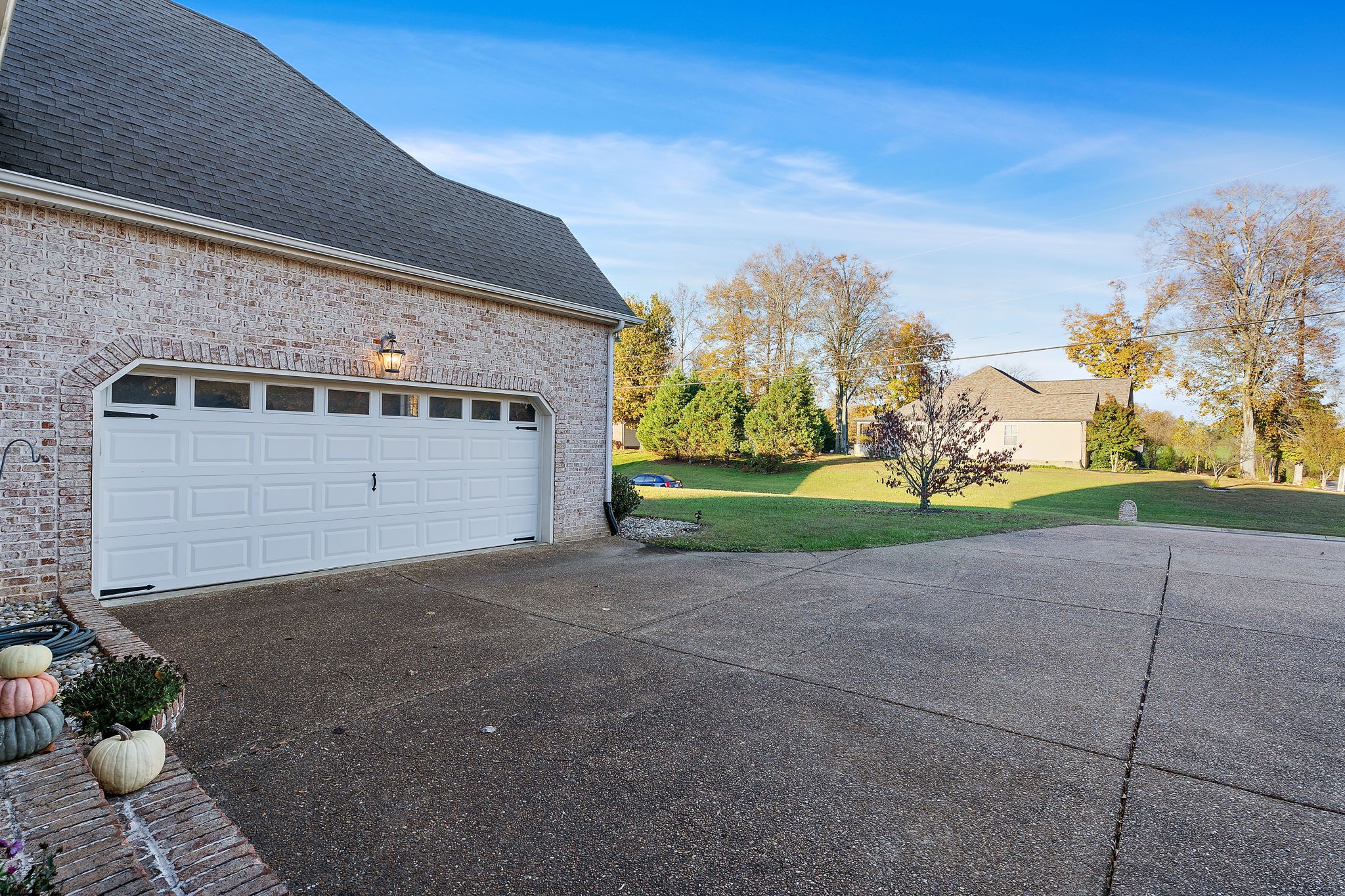 609 Gunn Ln