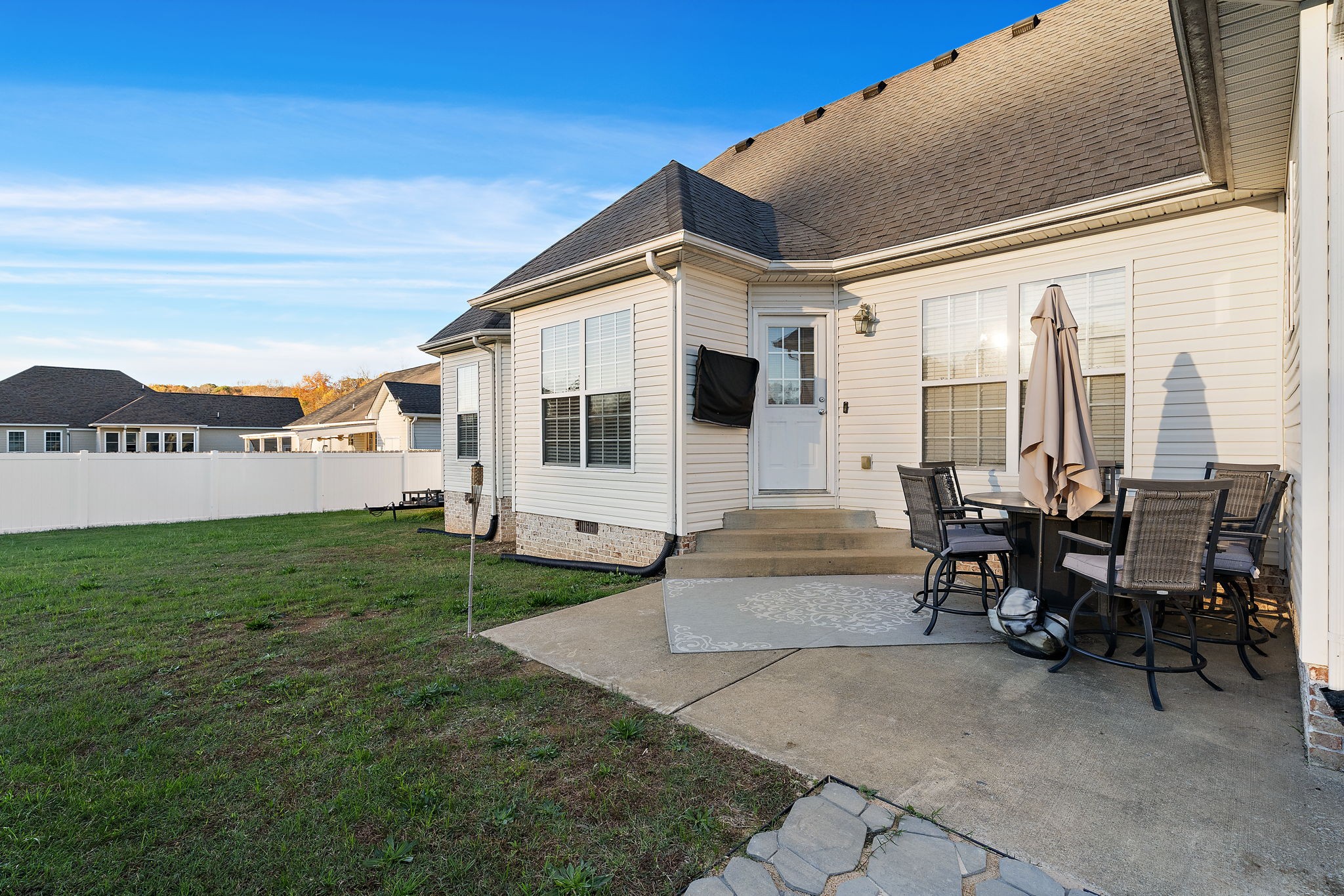 609 Gunn Ln