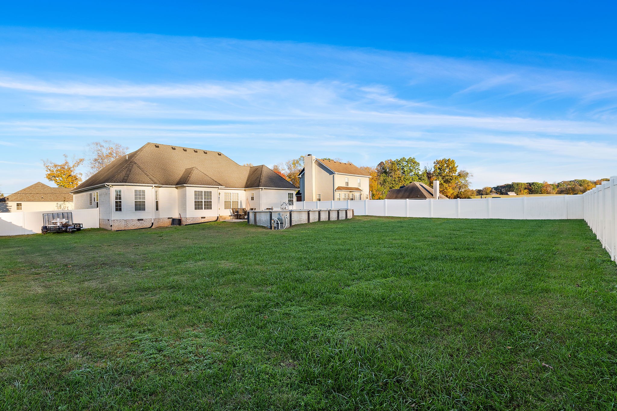 609 Gunn Ln