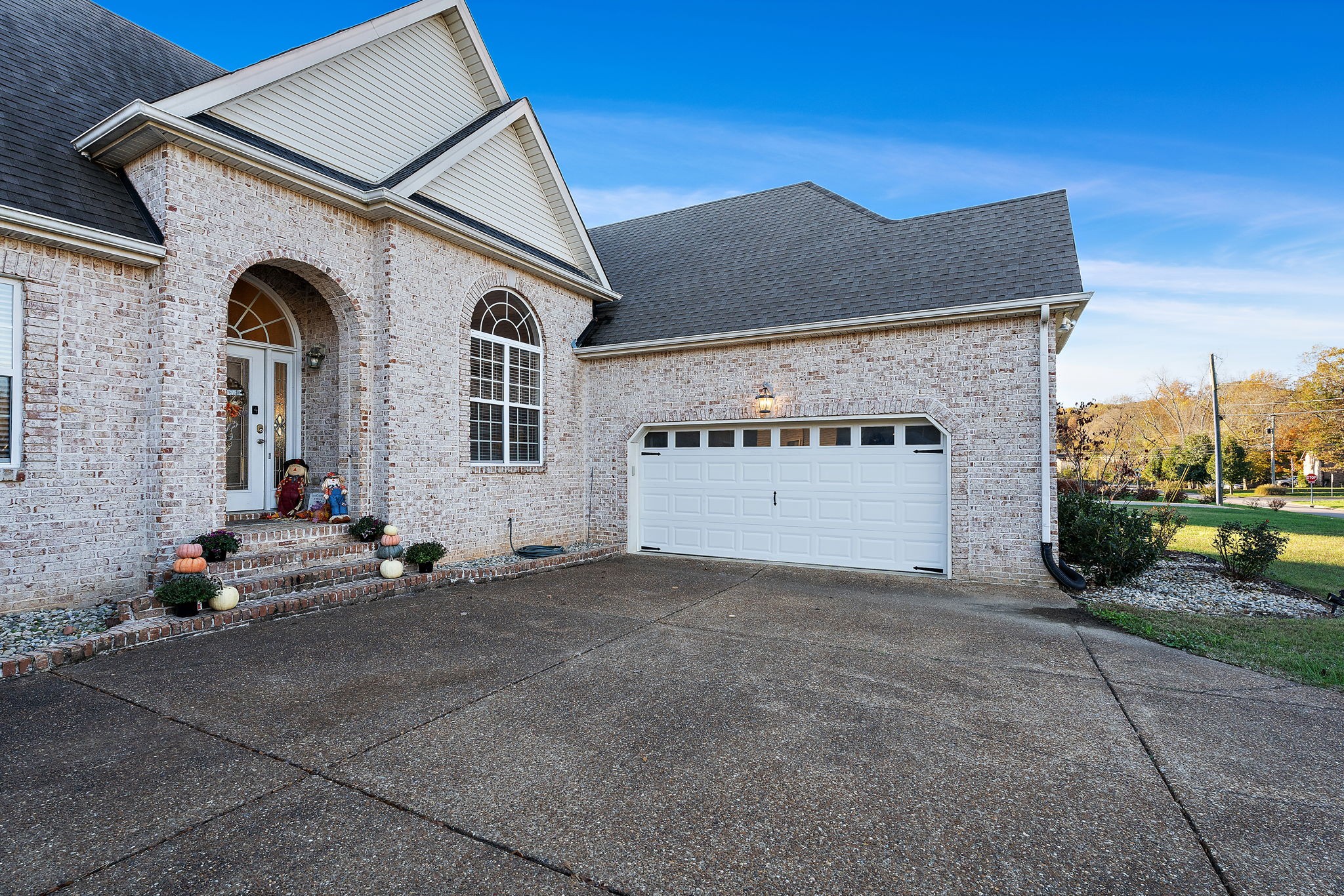 609 Gunn Ln