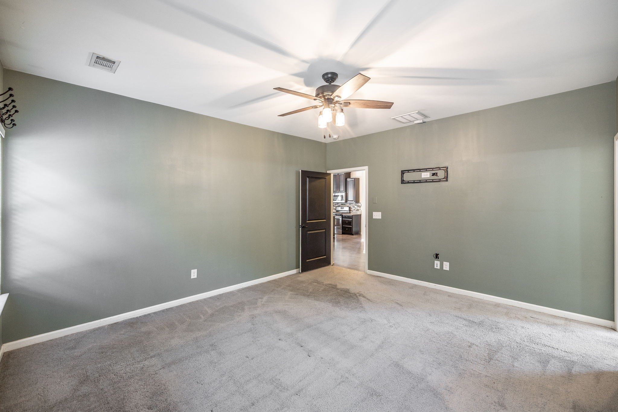 451 Goodman Dr