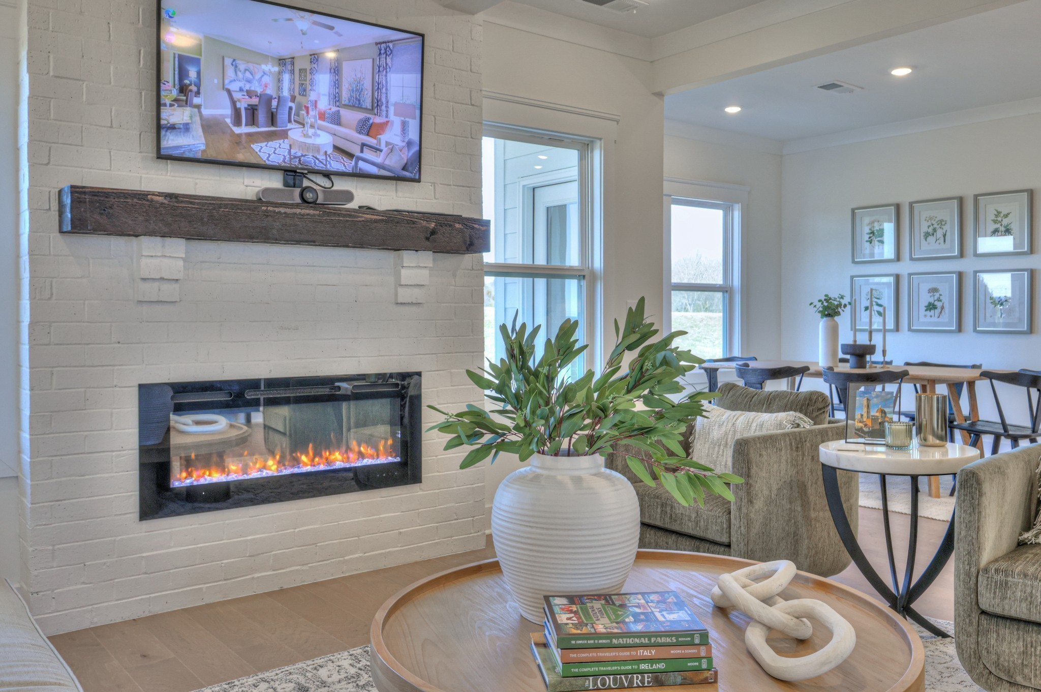 516 Triple Crown Cir