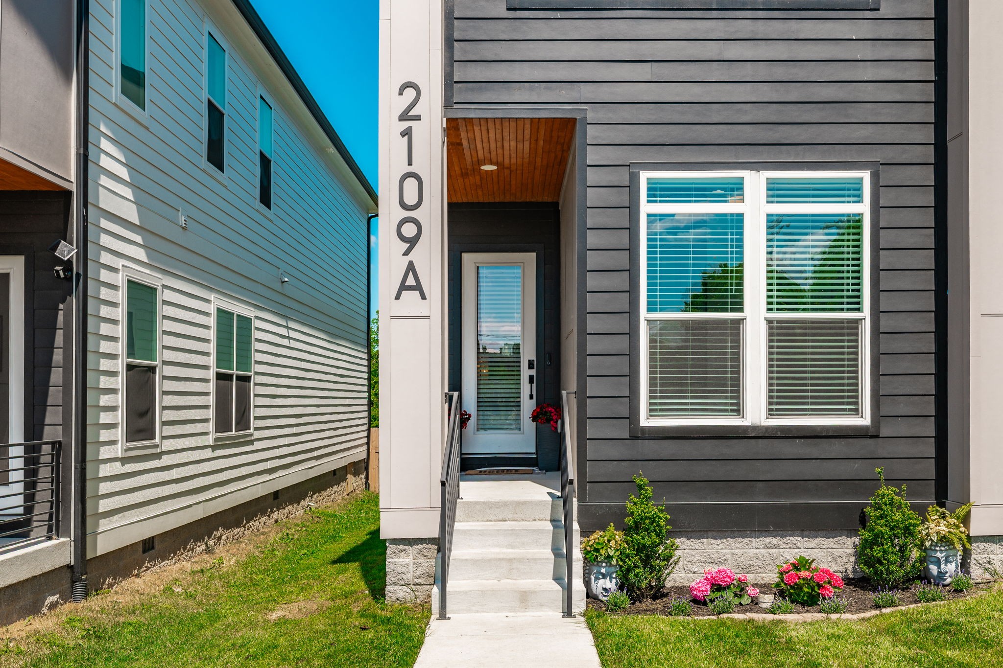 2109A Courtney Ave