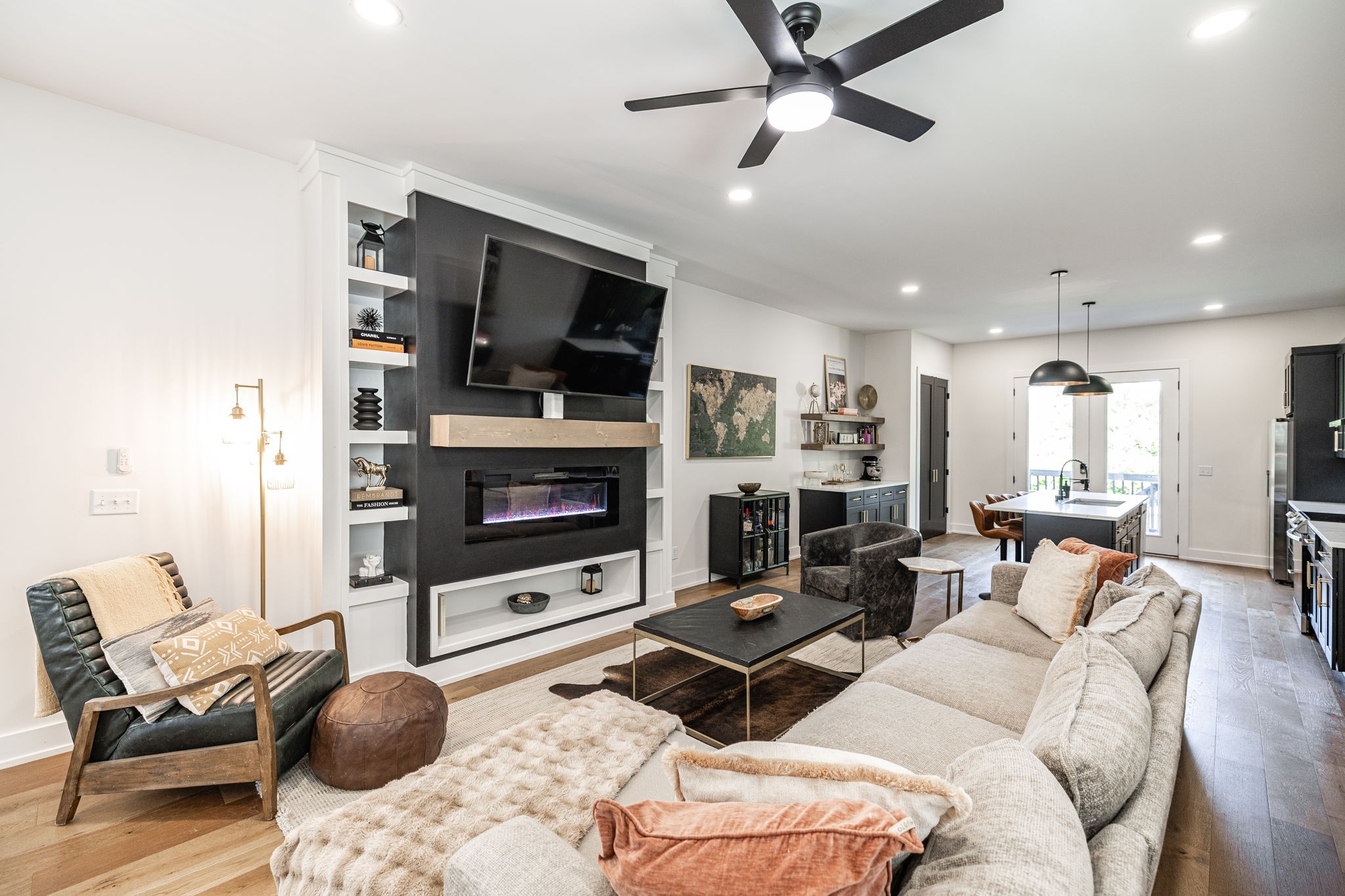 2109A Courtney Ave