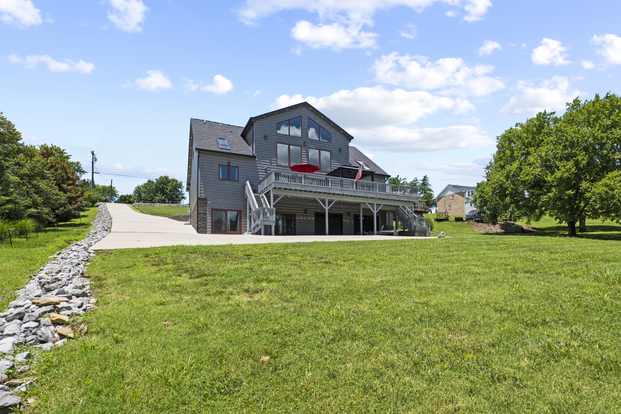 883 Newton Ln