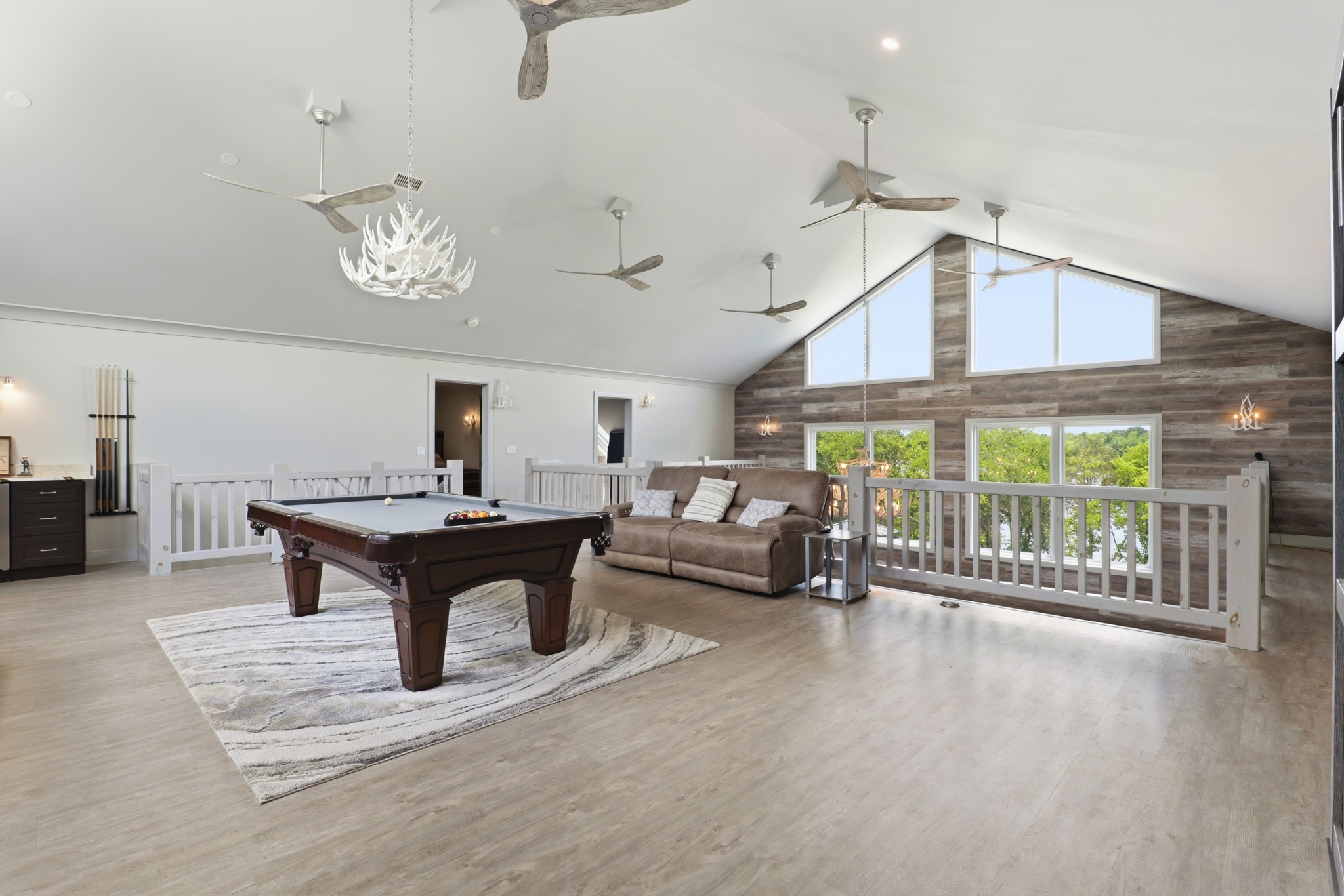 883 Newton Ln