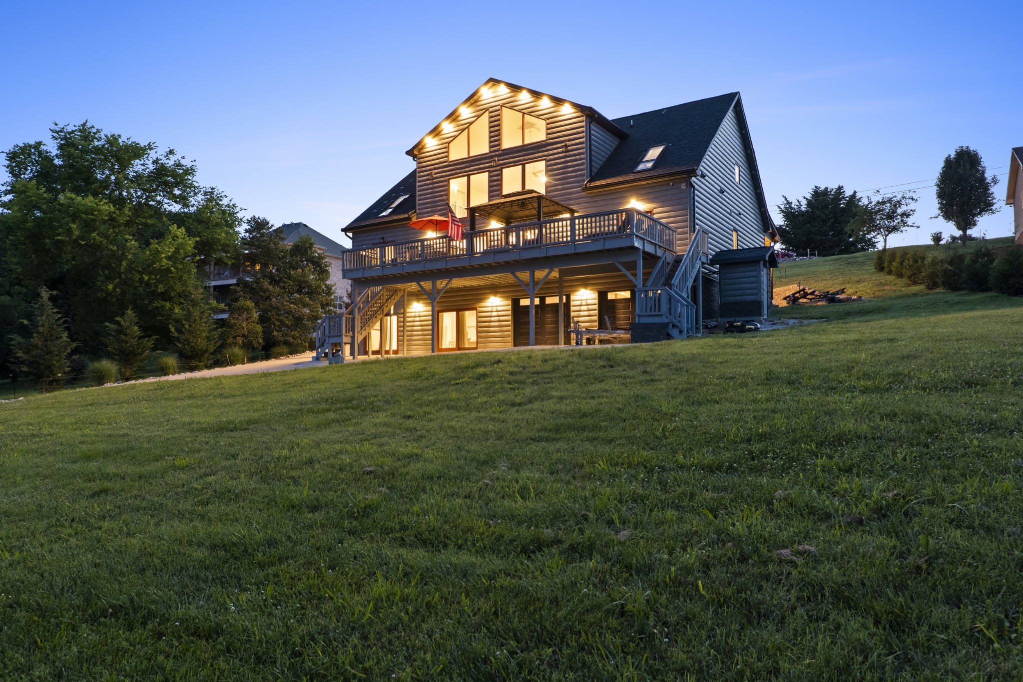 883 Newton Ln