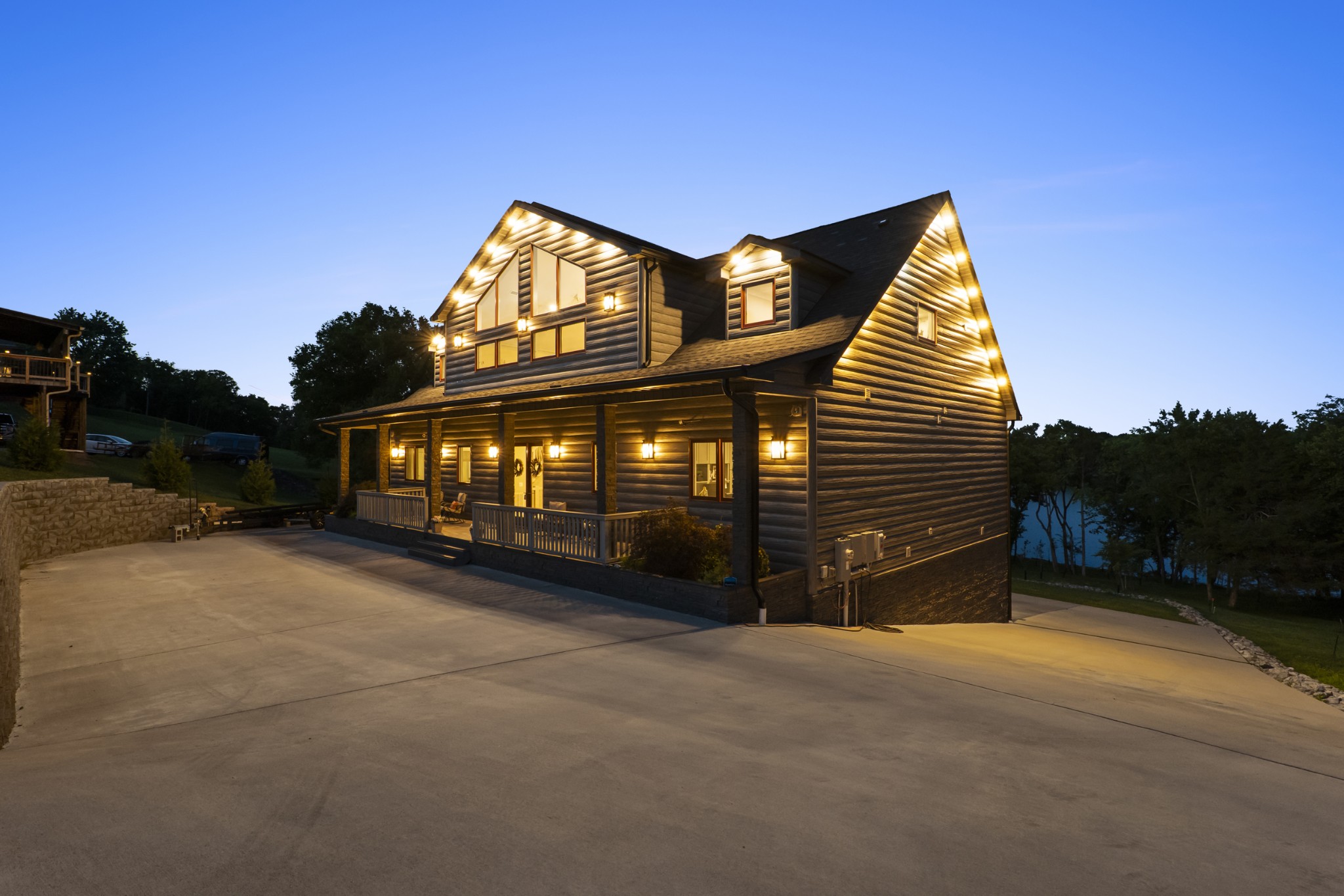 883 Newton Ln