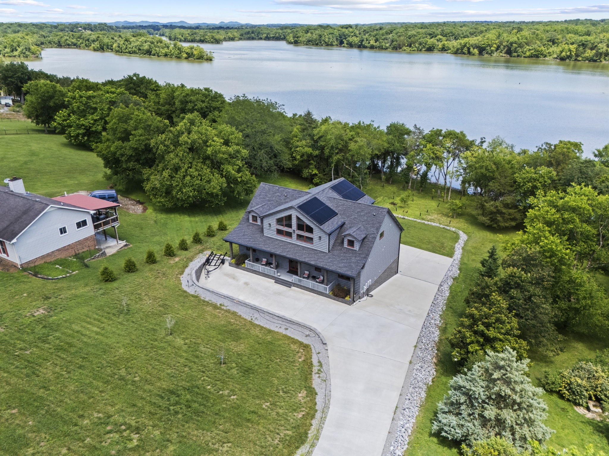 883 Newton Ln
