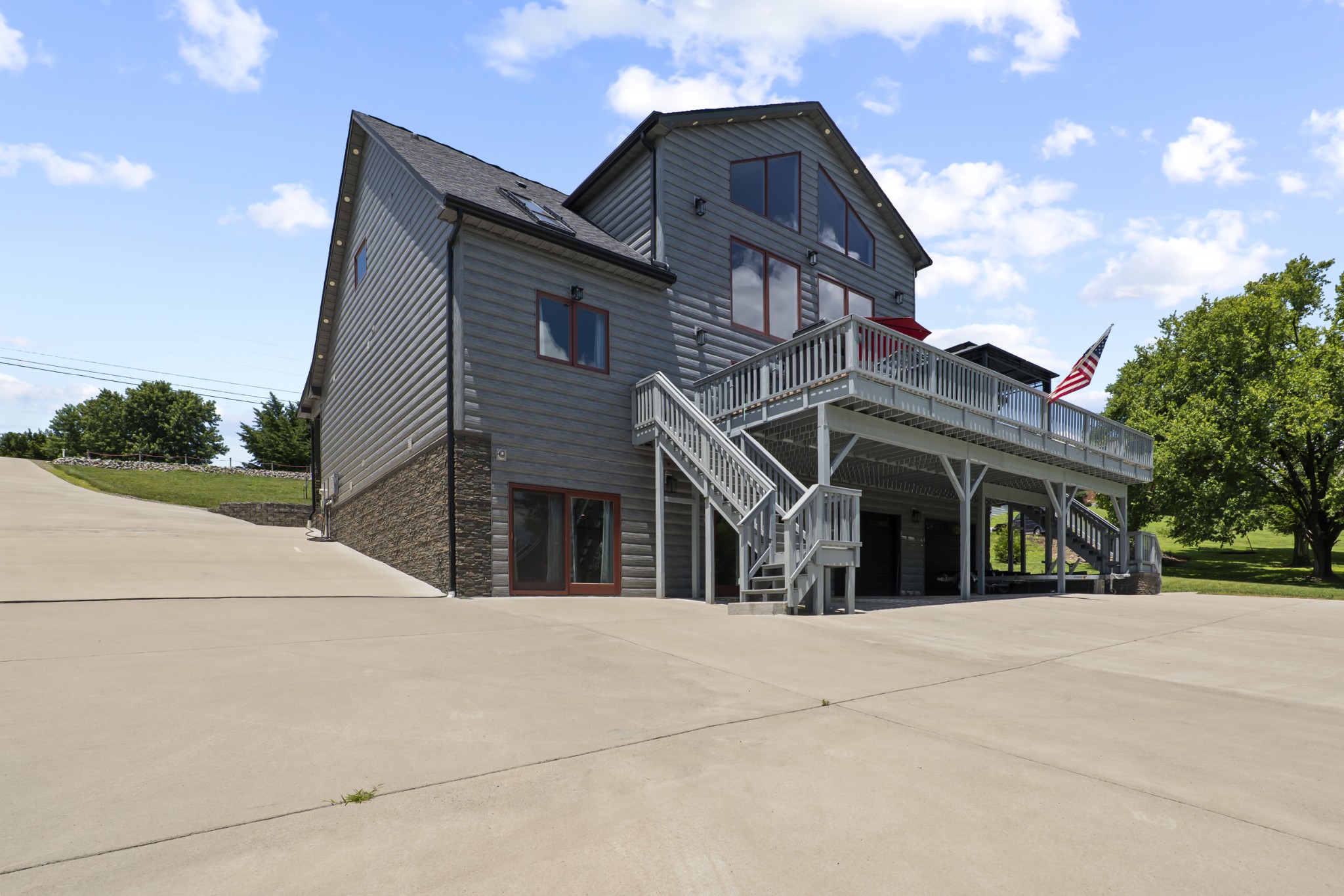 883 Newton Ln