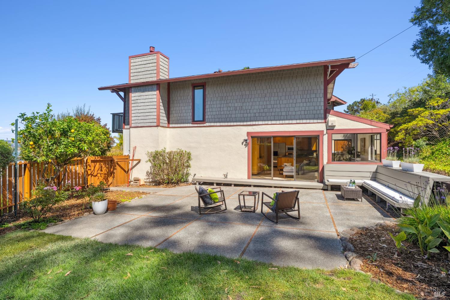 40 Windward Dr
