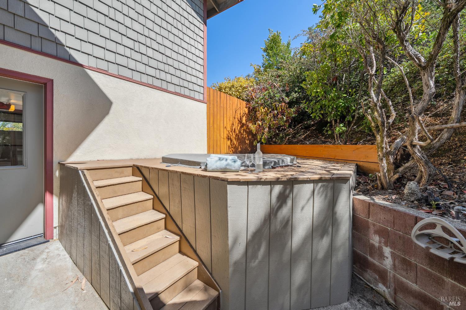 40 Windward Dr