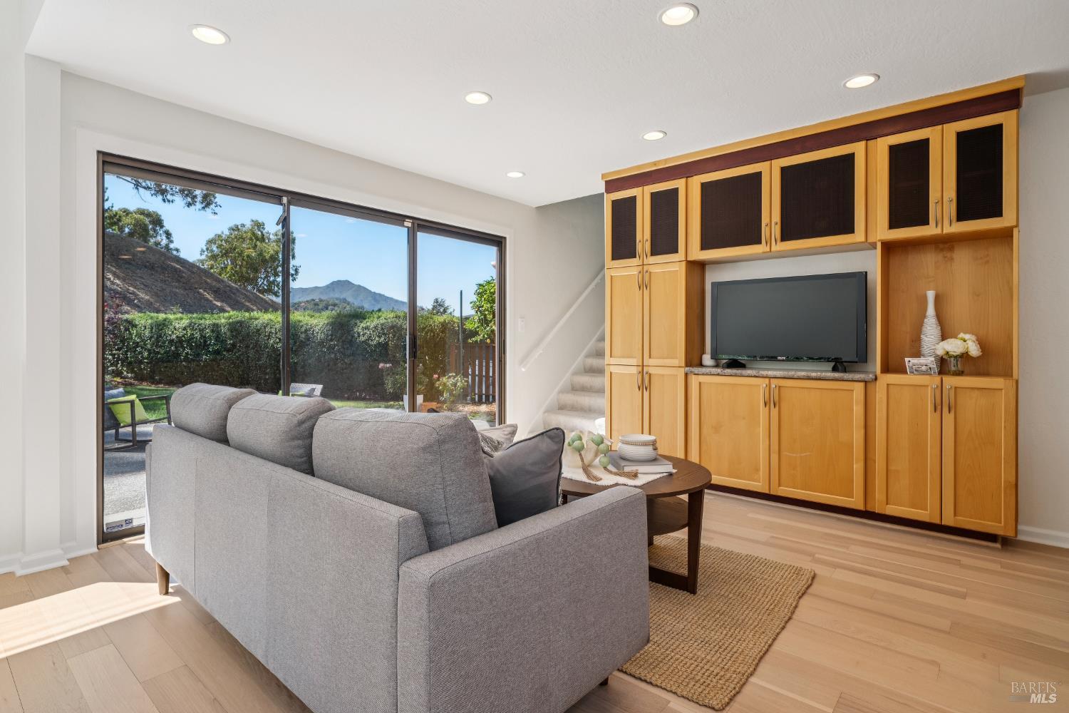 40 Windward Dr