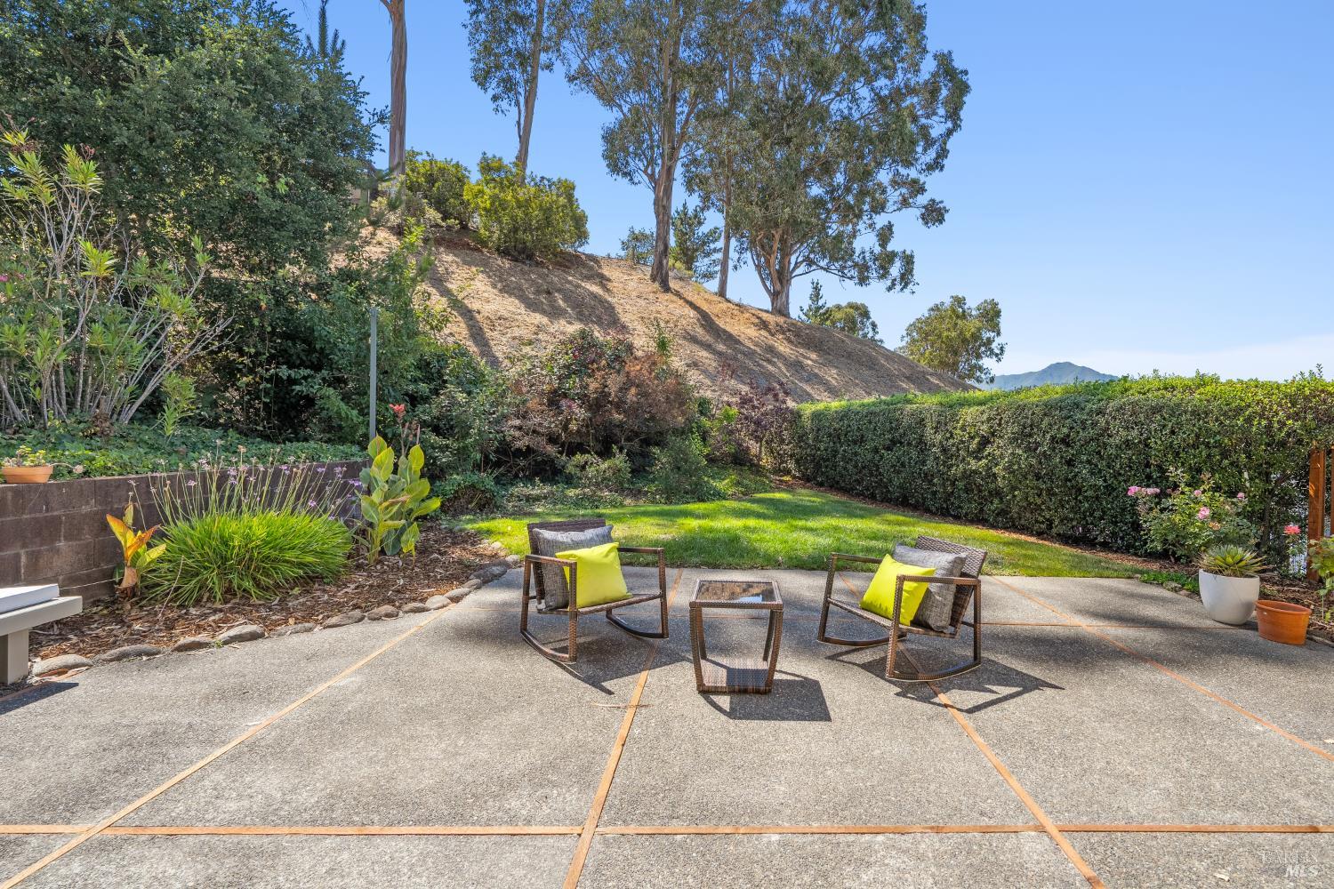 40 Windward Dr
