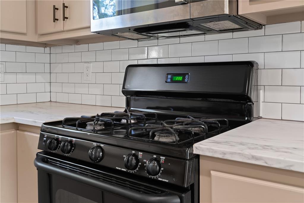 6320 Sweetbriar Drive SW