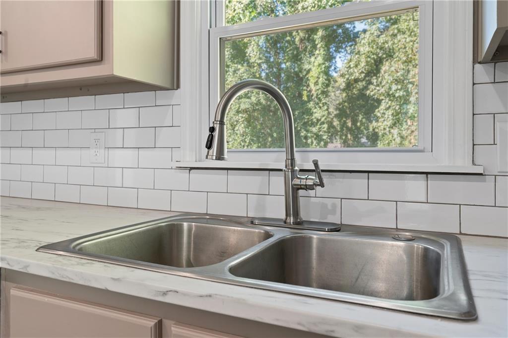 6320 Sweetbriar Drive SW