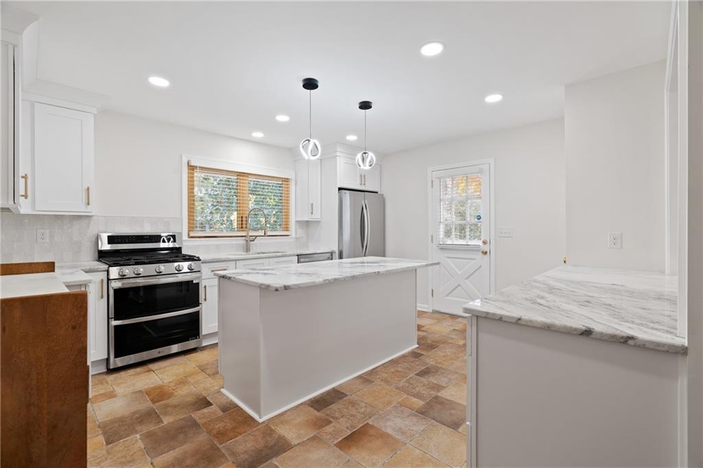 2608 Laurelwood Road