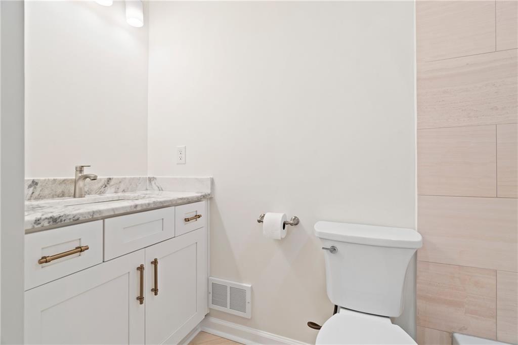 2608 Laurelwood Road