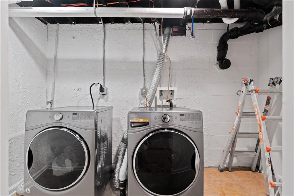 2608 Laurelwood Road