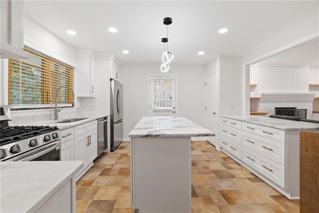 2608 Laurelwood Road