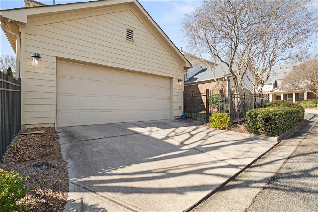 4521 W Village Court SE