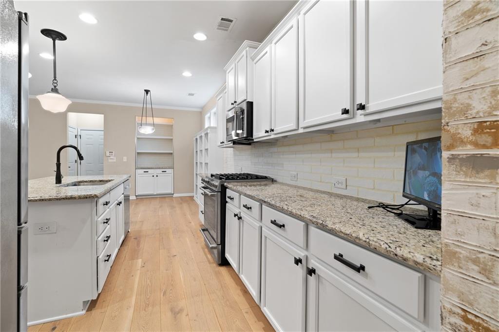 4521 W Village Court SE