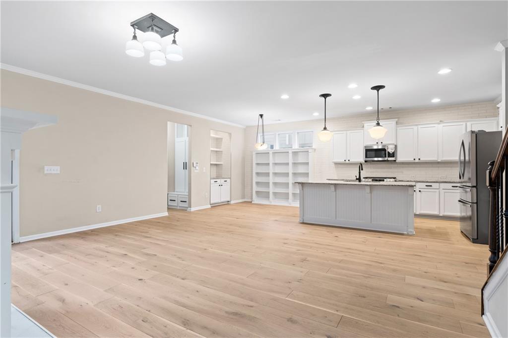 4521 W Village Court SE