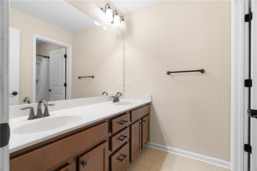 4521 W Village Court SE