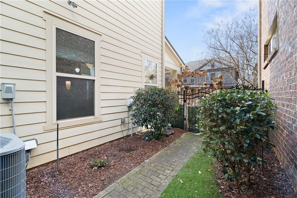 4521 W Village Court SE