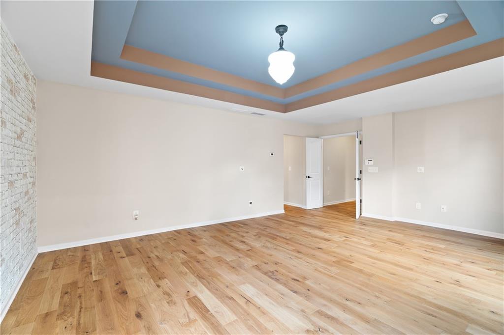 4521 W Village Court SE