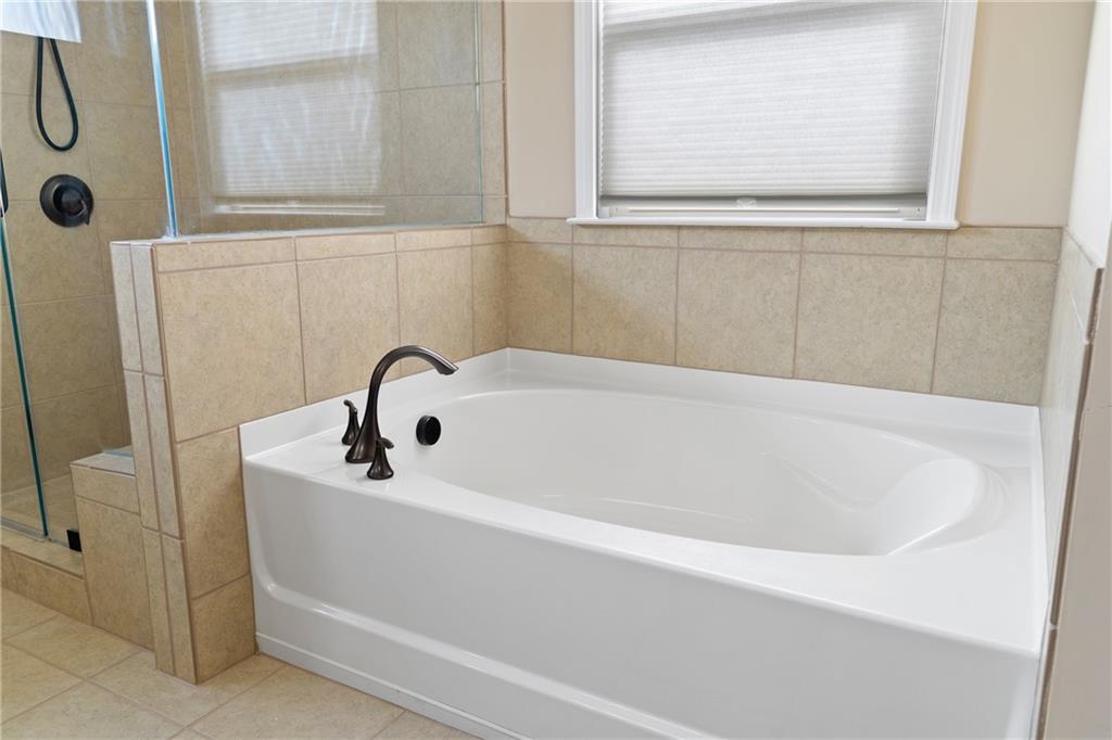 4521 W Village Court SE