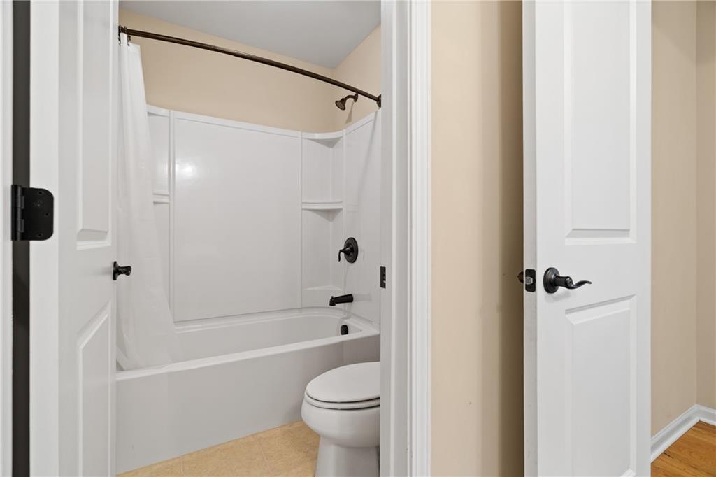 4521 W Village Court SE